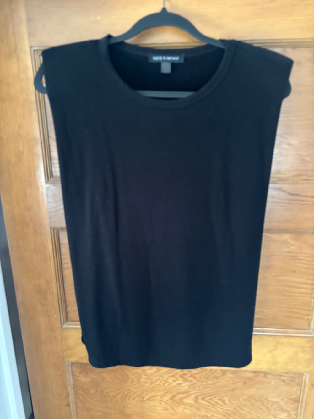 WOMENS SLEEVELESS BLACK TOP